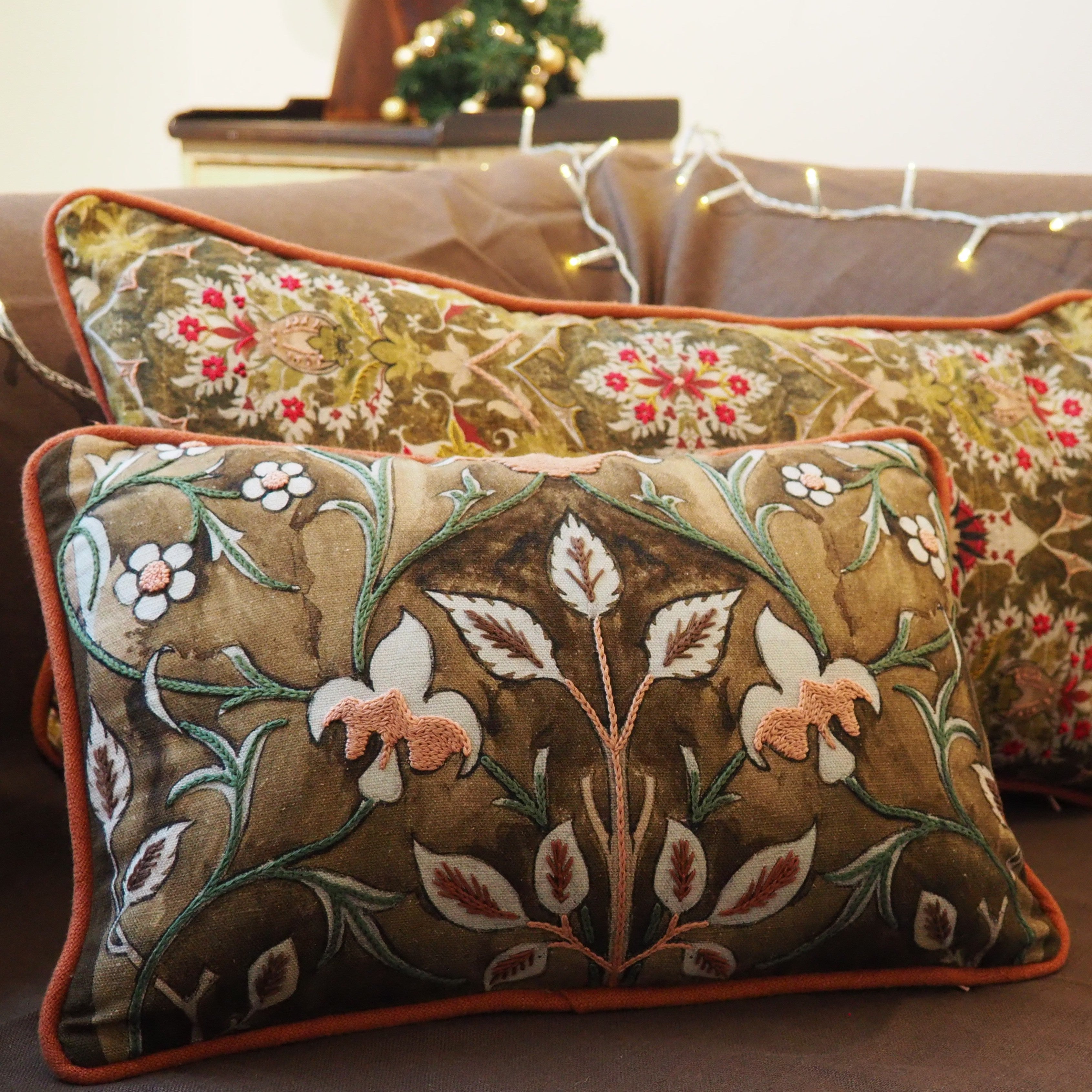 Flowers_Cushion_-_The_William_Morris_Society.jpg