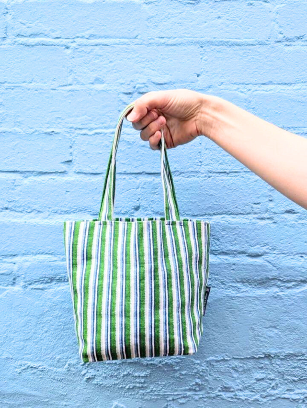 Green_Stripe_Linen_Pool_Bag_-_Fine_Cell_Work.png