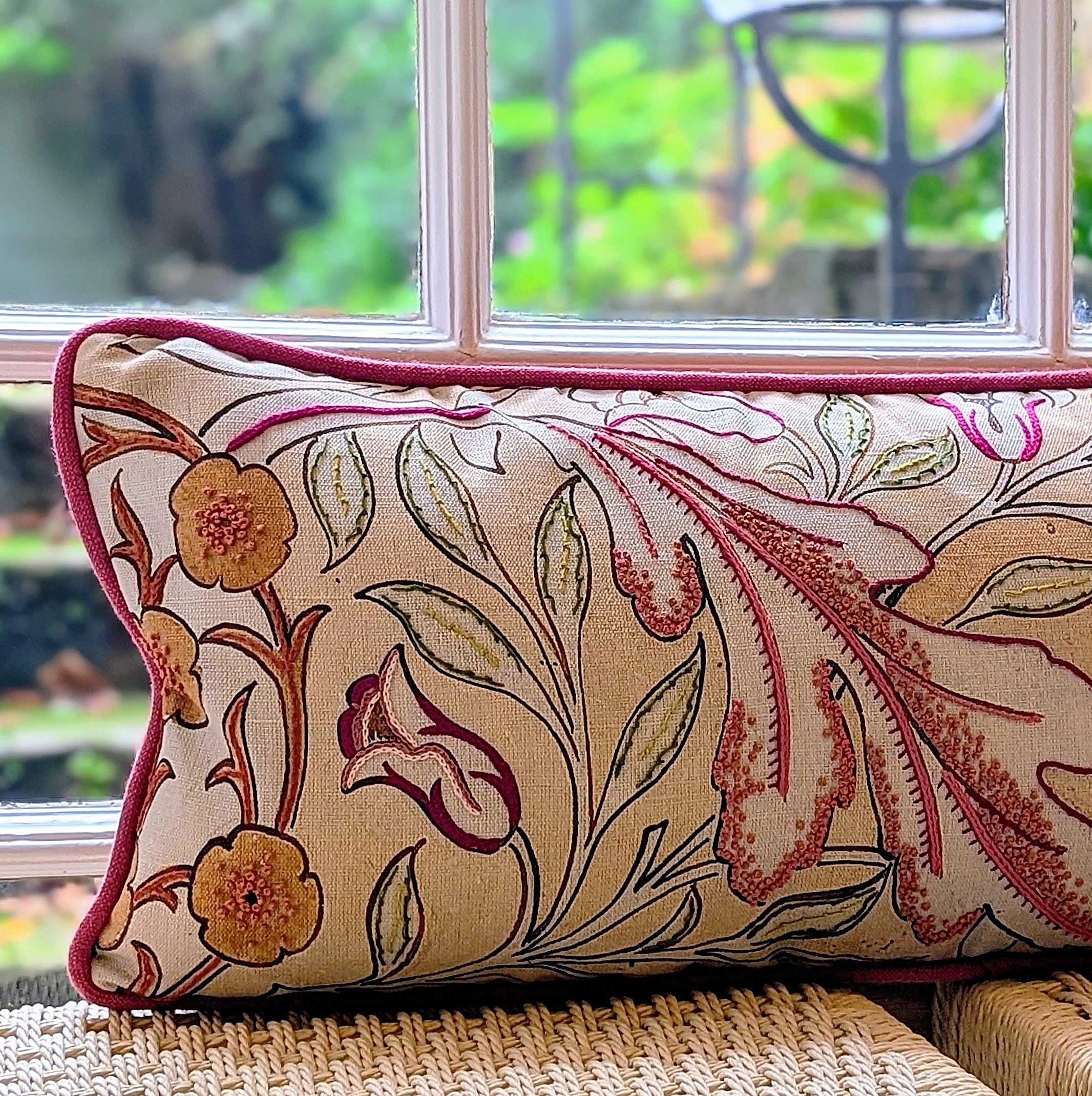TheWilliamMorrisSociety_StSwithinTeaCloth_Cushion-Detail-FineCellWork.jpg