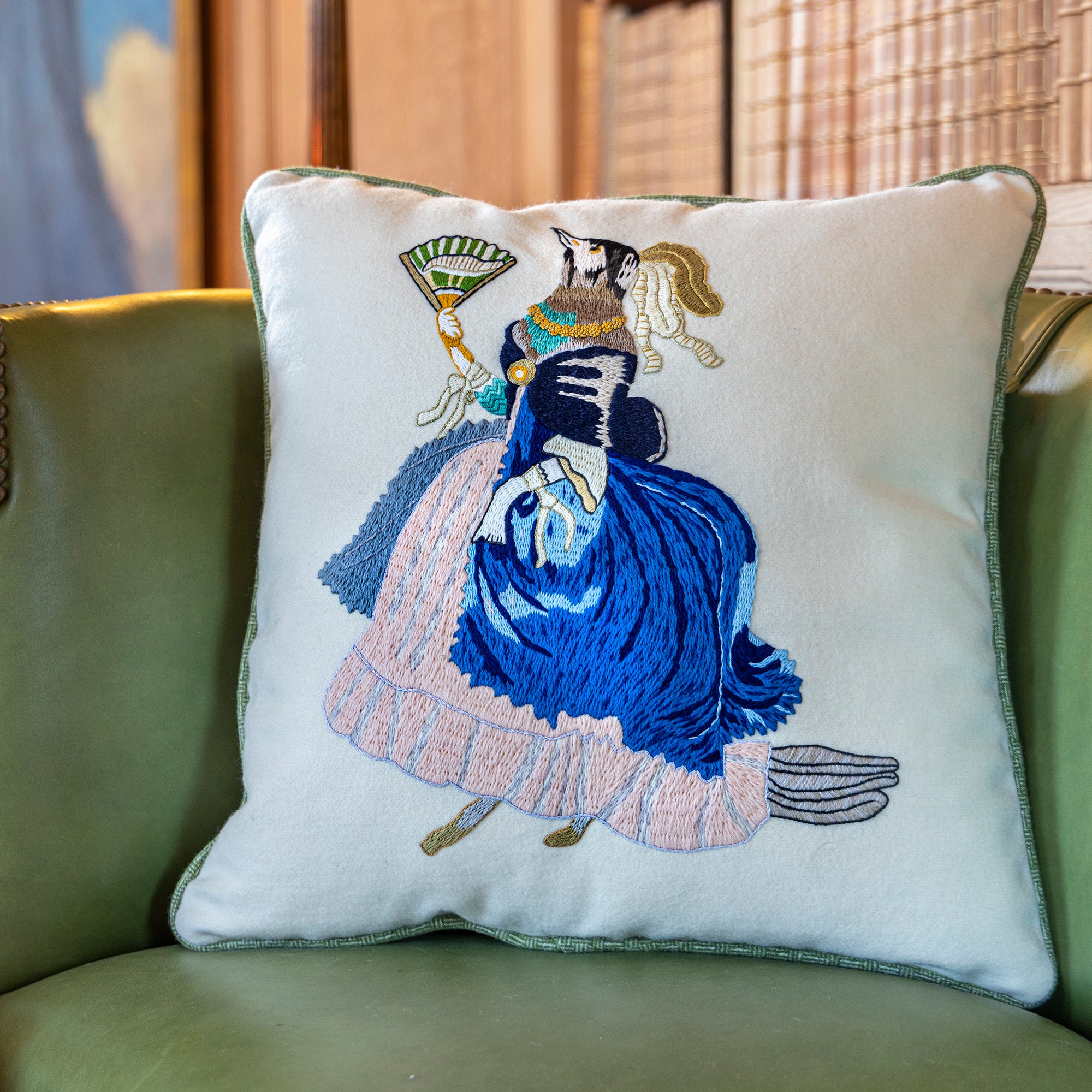 Animaux Hand-Embroidered Female Swallow Cushion