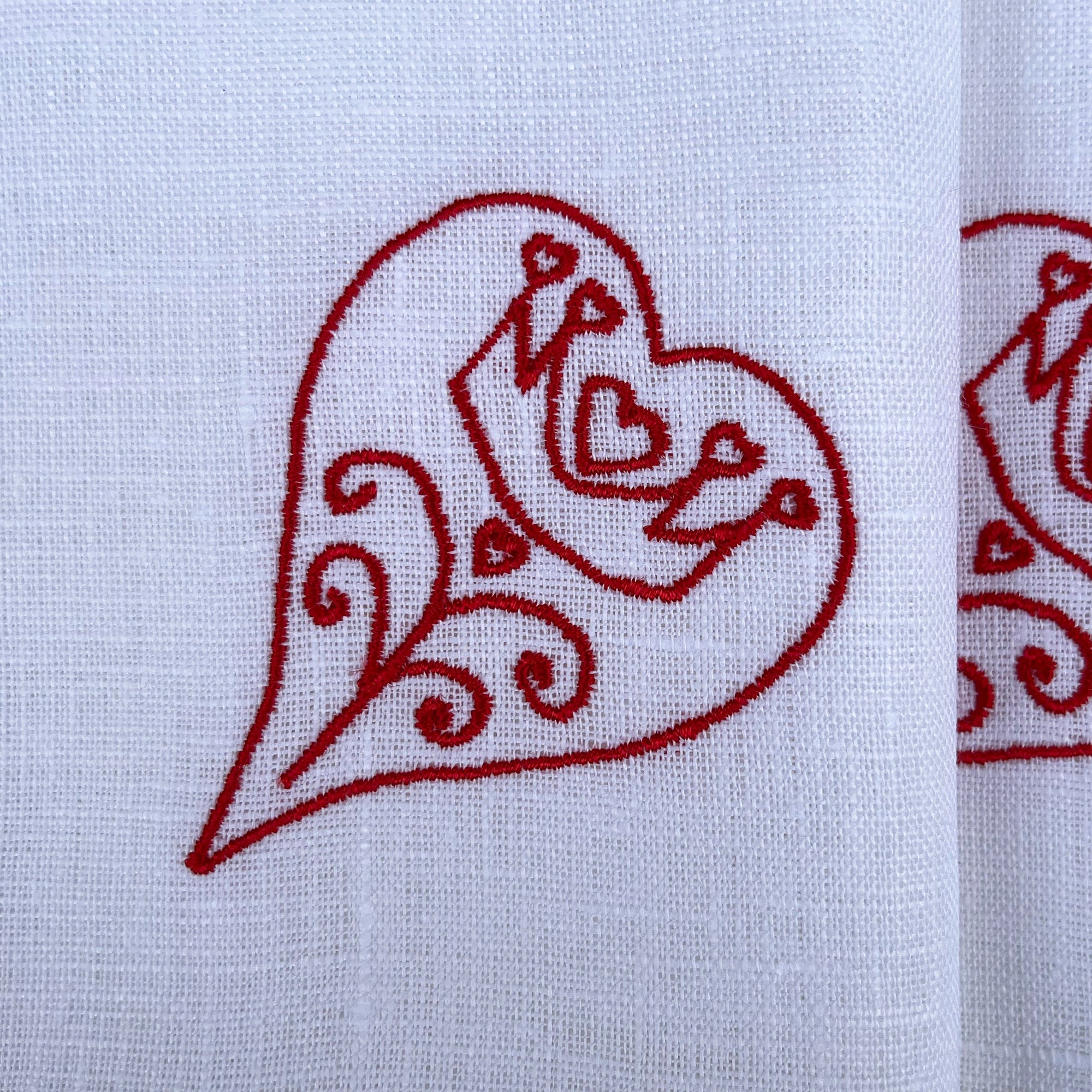 Set of 2 Heart & Crown Linen Napkins